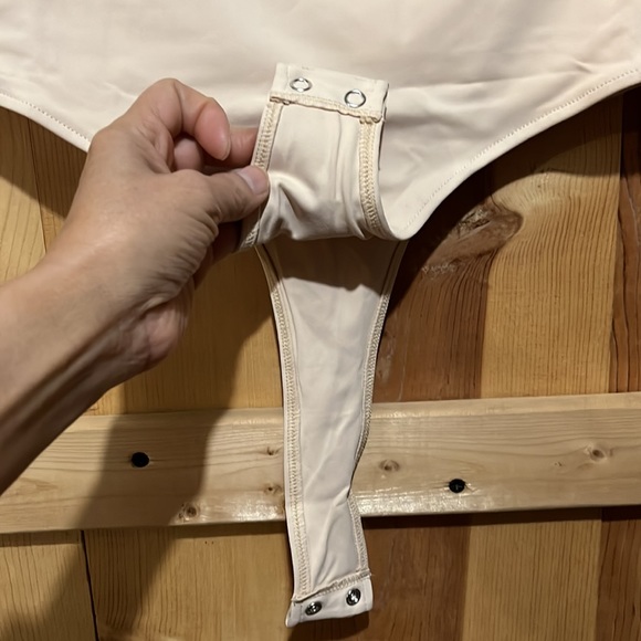 New with tags Beaton size large cream bodysuit halter top thong with snap bottom - Picture 4 of 7